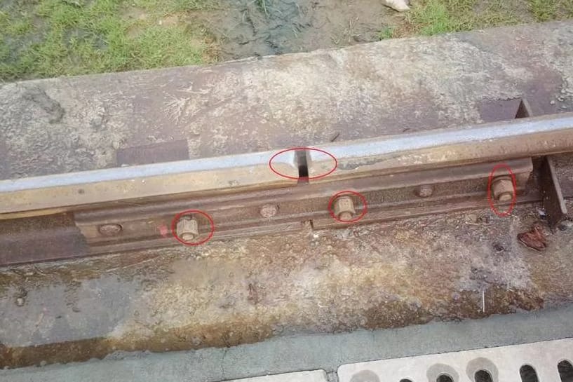 1. Rails large gap between joints.jpeg